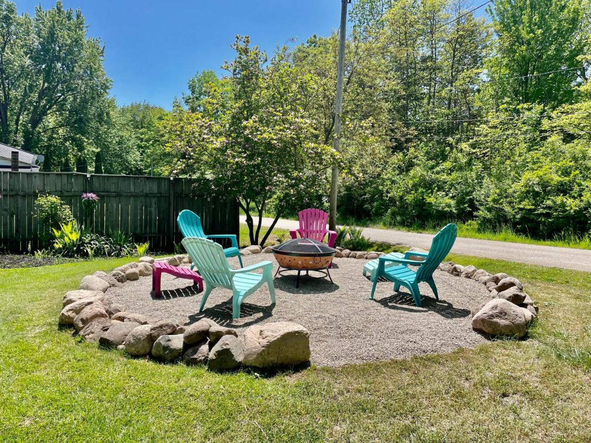 The Charming Glenn Cottage! Walk To Lake Michigan! Fennville المظهر الخارجي الصورة