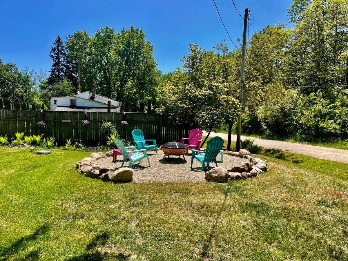 The Charming Glenn Cottage! Walk To Lake Michigan! Fennville المظهر الخارجي الصورة